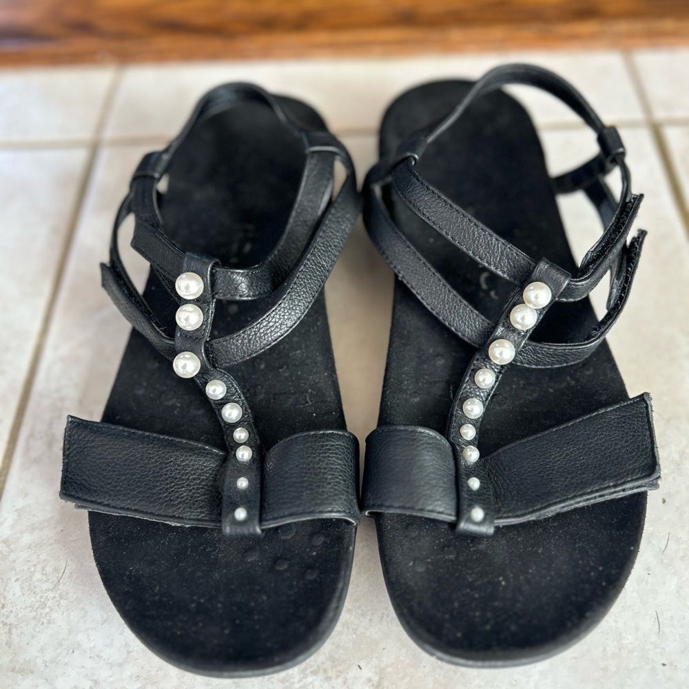 Black Vionic Mikah orthopedic sandals